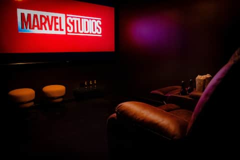 "7th Art" Suite, unique CINEMA ROOM experience