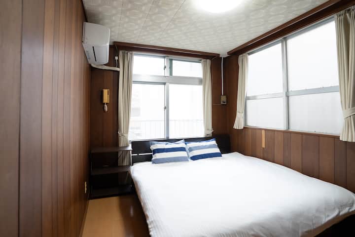 брачен кревет (широк 150-179 см)