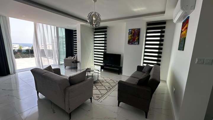 Deniz Manzaralı 3 Yatak Odalı şEhir Içi Lüks Daire - Girne