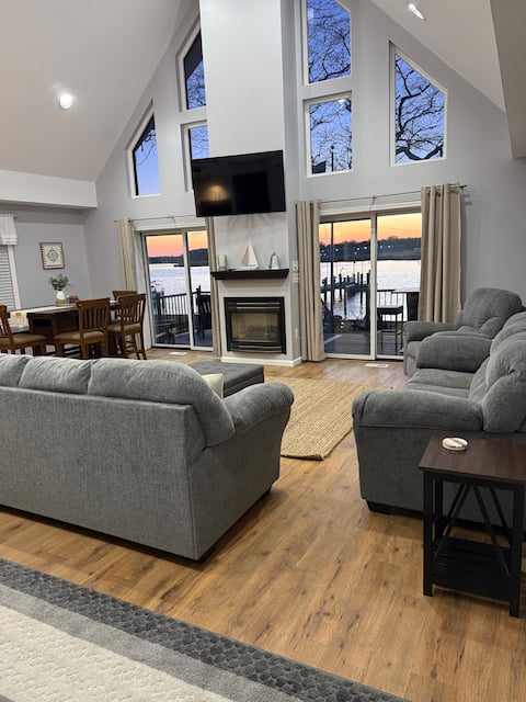 Popular Airbnb listing: Waterfront Home in Middle River in Baltimore