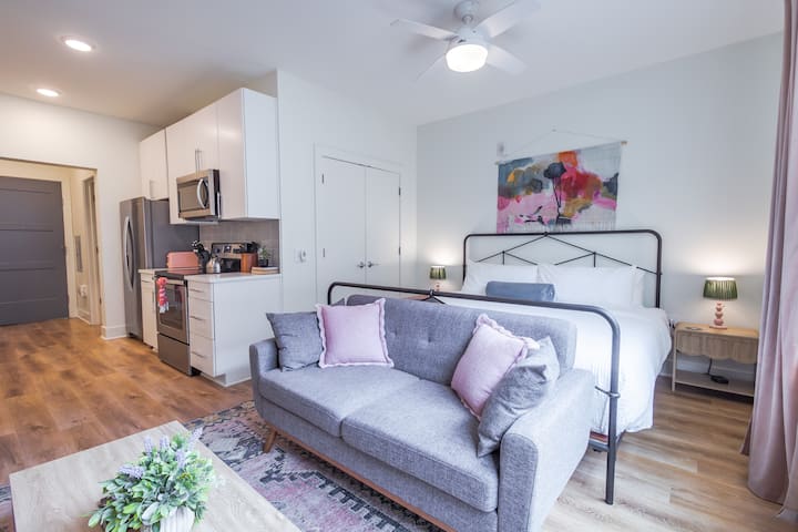 Sweet Suite | Sobro Studio | Near Broadway - Nashville, TN