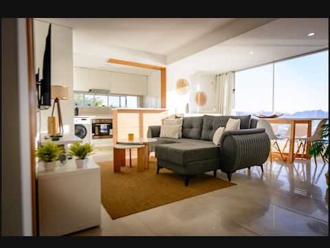 Extraordinary Bay View Apartment