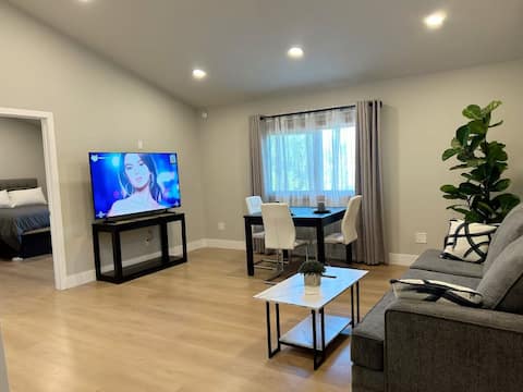 Top performing Airbnb: New Build /Private/separate entrance/ comfort/Apt in West Covina