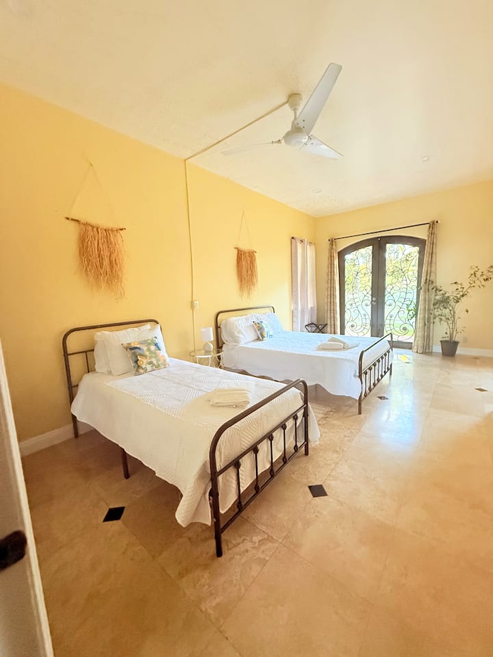 1 брачен кревет (широк 150-179 см) - 1 брачен кревет (широк 180 