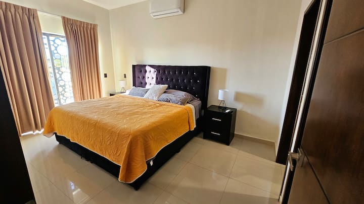 Hlavná recamara s východom na malý balkón