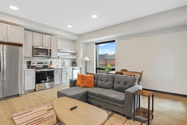 Cozysuites Mass With Lounge And Roof Deck #32 - Indianapolis, IN
