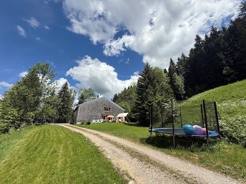 Rustic Farm House (Sleeps 10+)