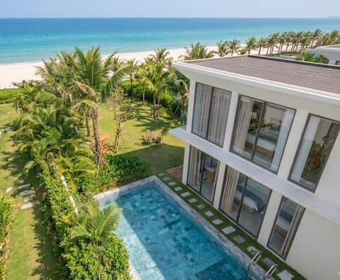 Beachfront Elegant Villa • Bathtub • Free Pickup