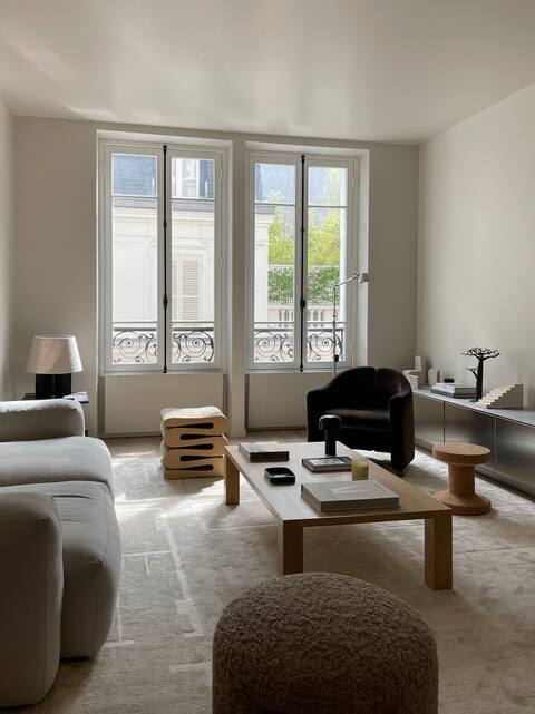 Top Airbnb: Elegant, quiet and crossing apartment in Paris