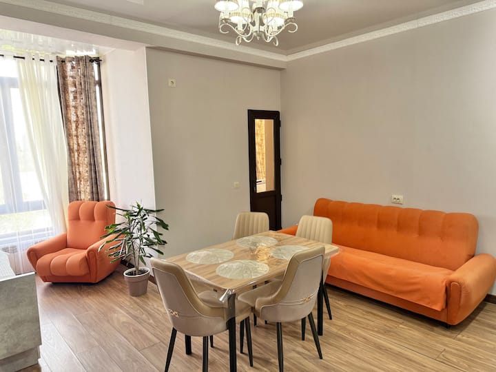 Chic Central Flat In Bishkek's Golden Square - Bishkek