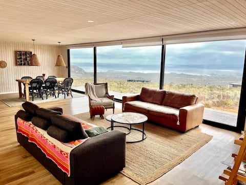 Spacious house with ocean views