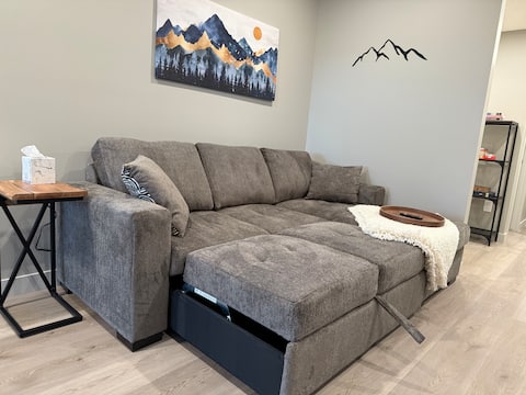 Successful Airbnb property: Luxurious and Cozy 1 Bedroom Basement Suite+Patio in Calgary