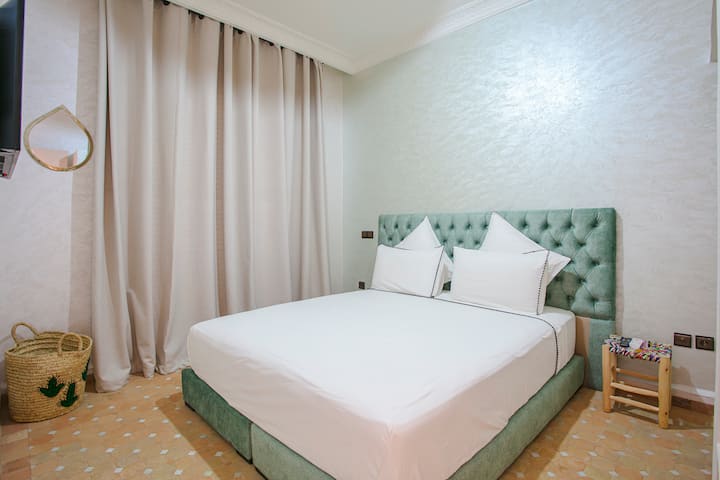 Krevat për 2 persona (160/200 cm)