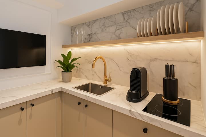—Unmatched Location , Comfort, Ac, Fiber Internet - Monaco