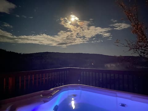 Old Country Farmhouse 150 Acre View With Hot Tub