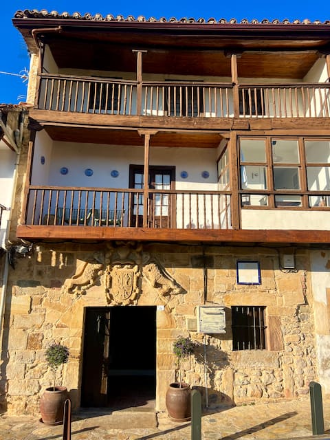 Casa de Piedra and Lombera