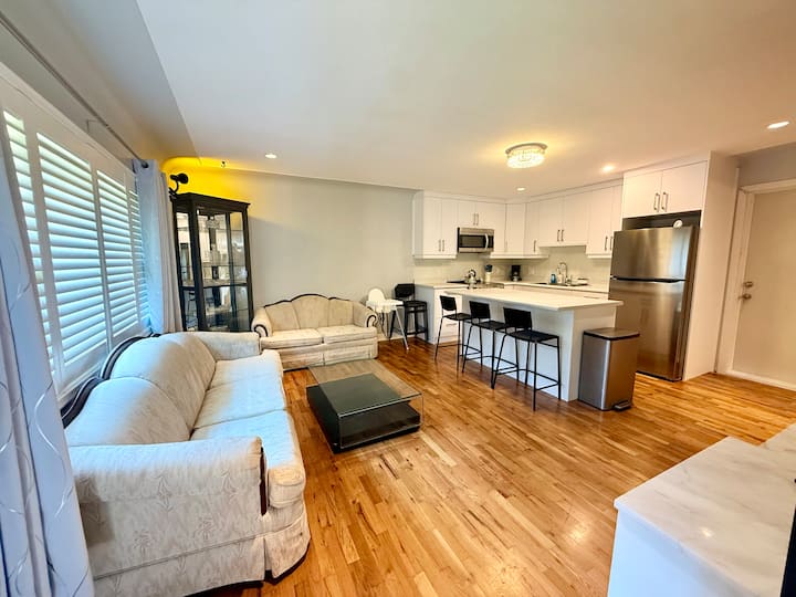 3 Queen Bed House: Heart Of The City | Fenced Yard - Langford