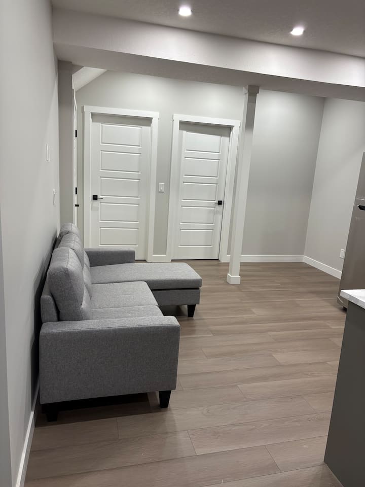 Cozy, Clean And Homely - Airdrie
