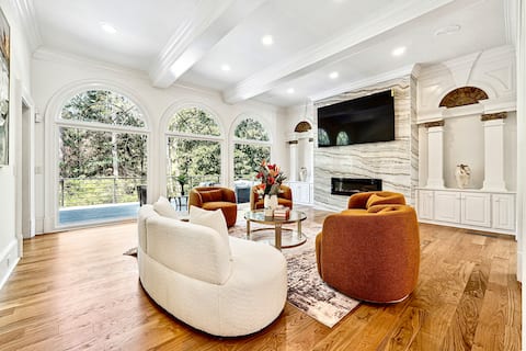 Buckhead Luxe Living/POOL/Theater/King Beds/Fenced