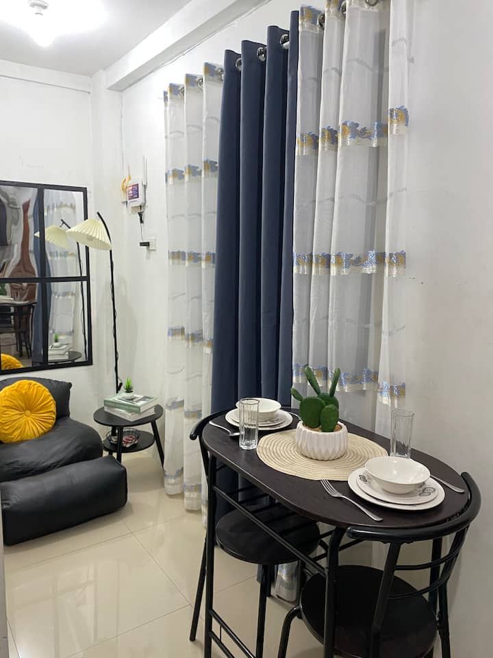 Binge & Chill W/ Ac, Breakfast & Free Parking - Antipolo