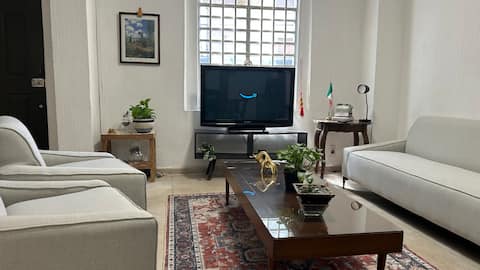 Popular Airbnb listing: 2 Queen Bedrooms | 2 Blocks from Colonia Roma in Doctores