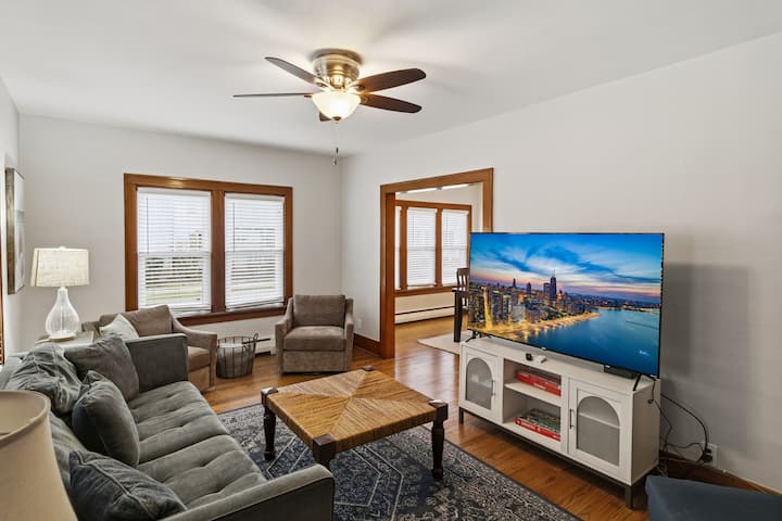 Spacious Home W/family Game Room - Libertyville, IL