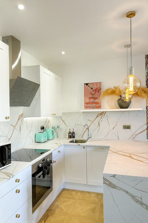 Successful Airbnb property: Champagne Suite Luxury Coastal Stay Near the Beach in Bournemouth, Christchurch And Poole