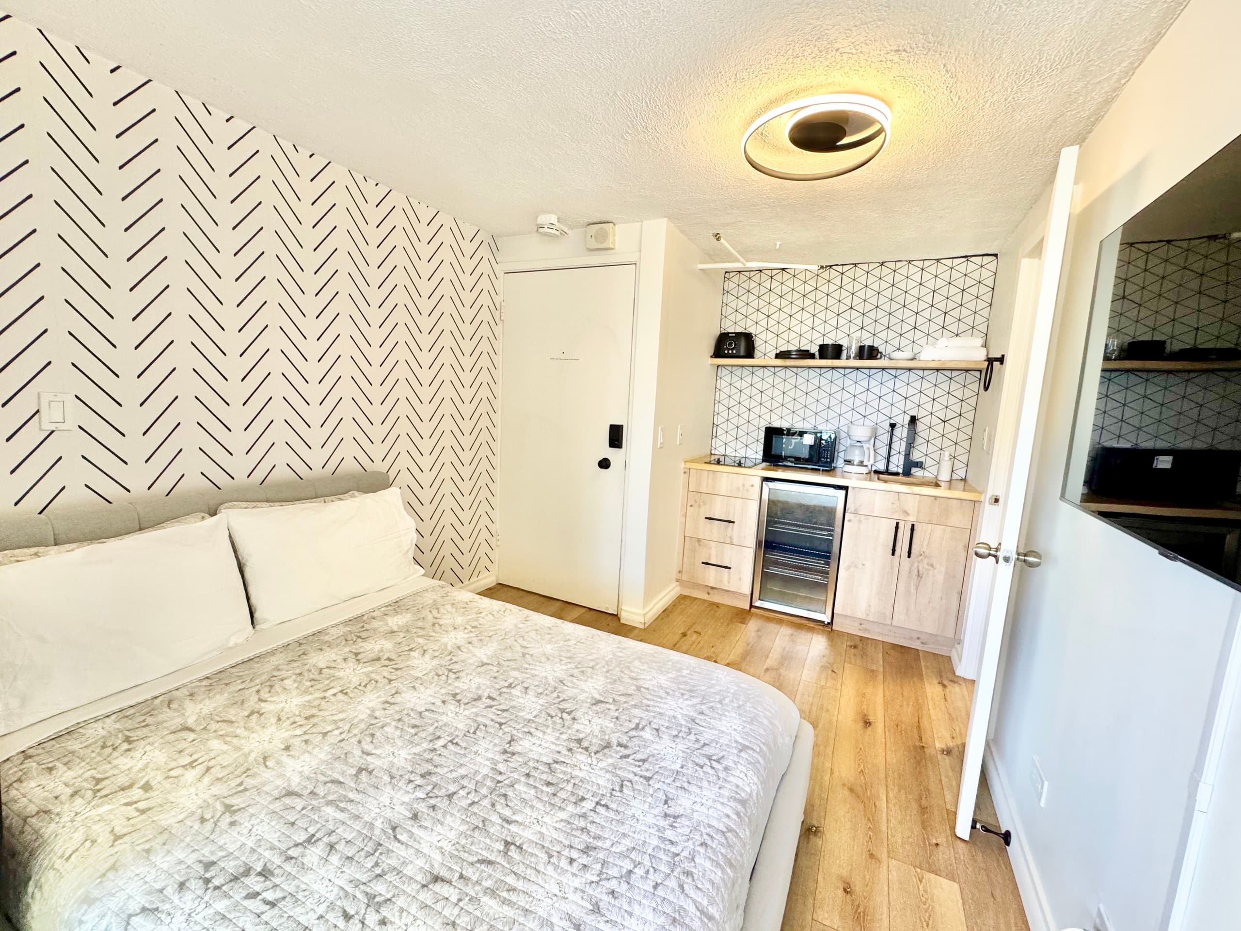 Rental unit in Honolulu · ★4.92 · Studio · 1 bed · 1 bath - Image 6