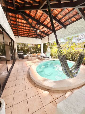 Casa de Palmas - Modern Villa in Beach Resort