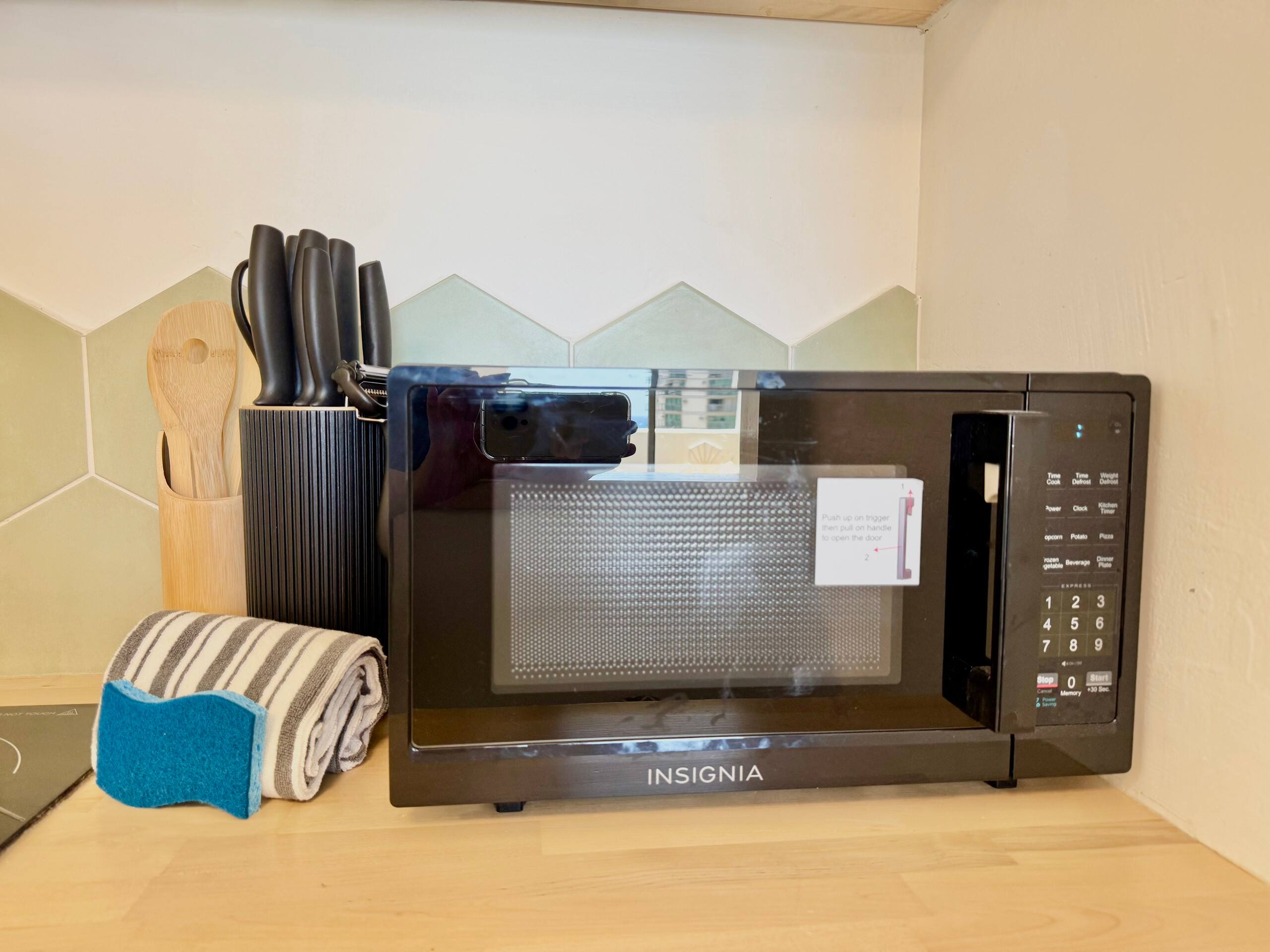 Cute Ocean View PH studio in Central Waikiki - Image 4
