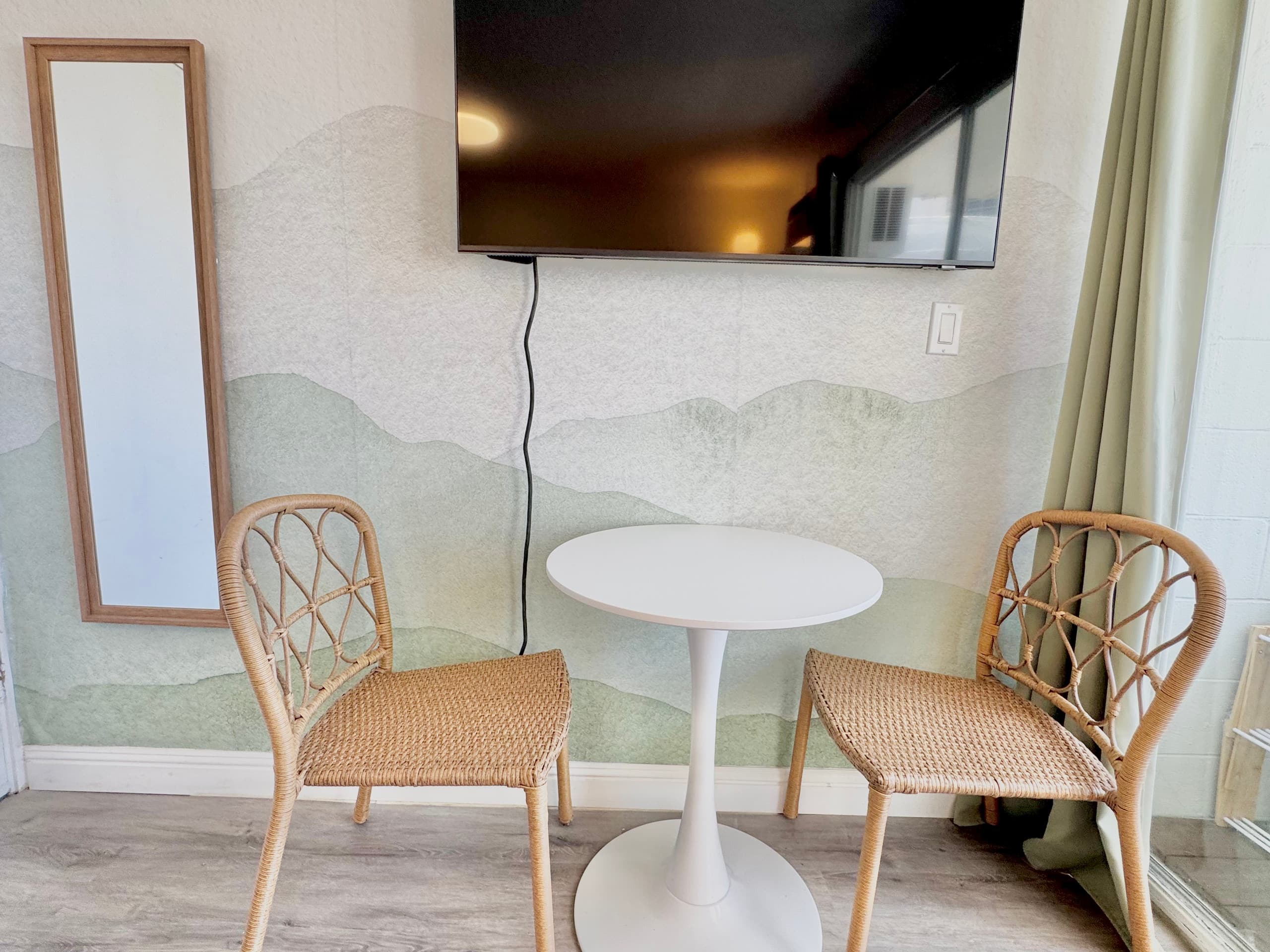 Cute Ocean View PH studio in Central Waikiki - Image 15