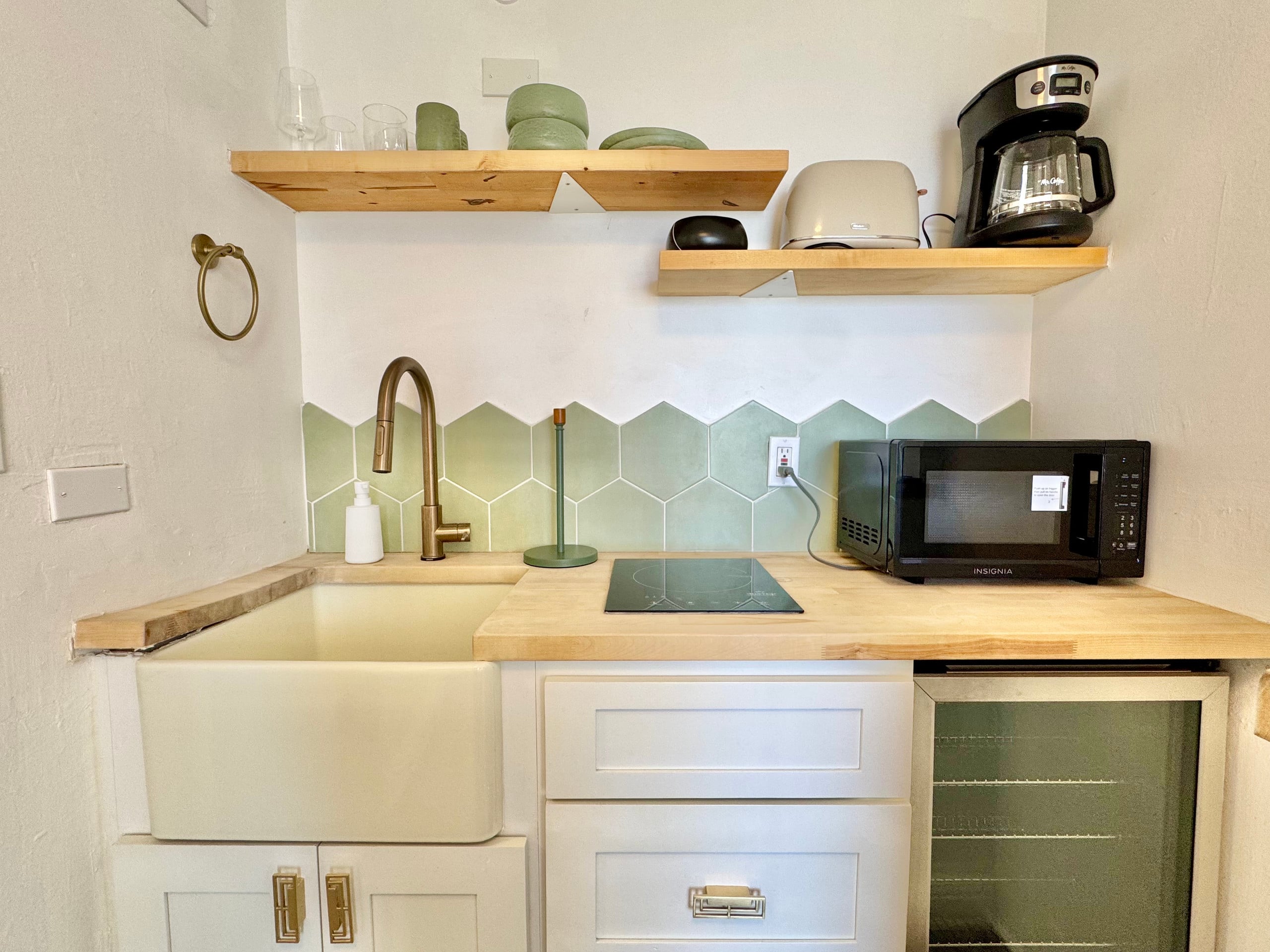 Cute Ocean View PH studio in Central Waikiki - Image 3