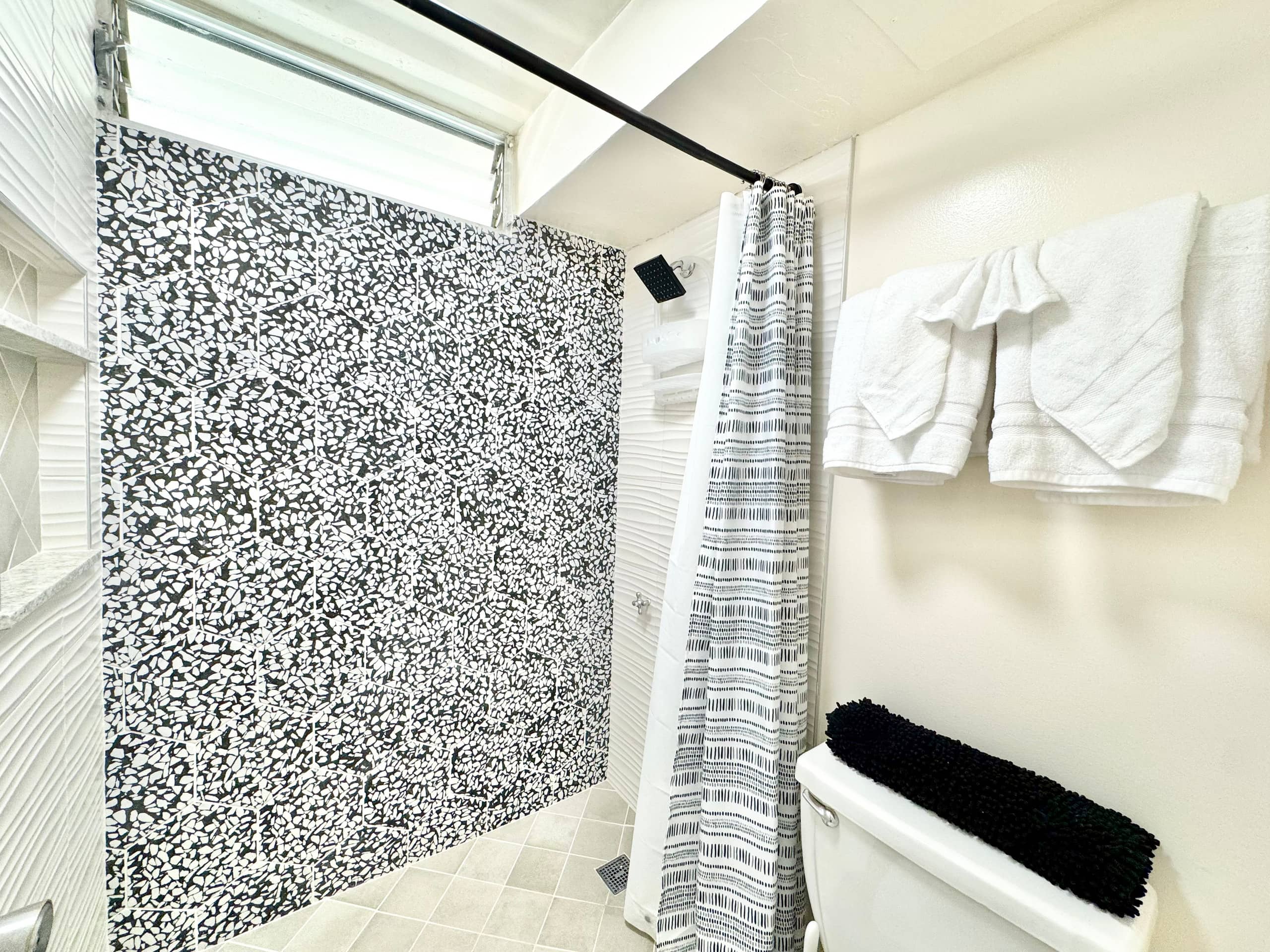 Cute studio in central Waikiki - Image 4