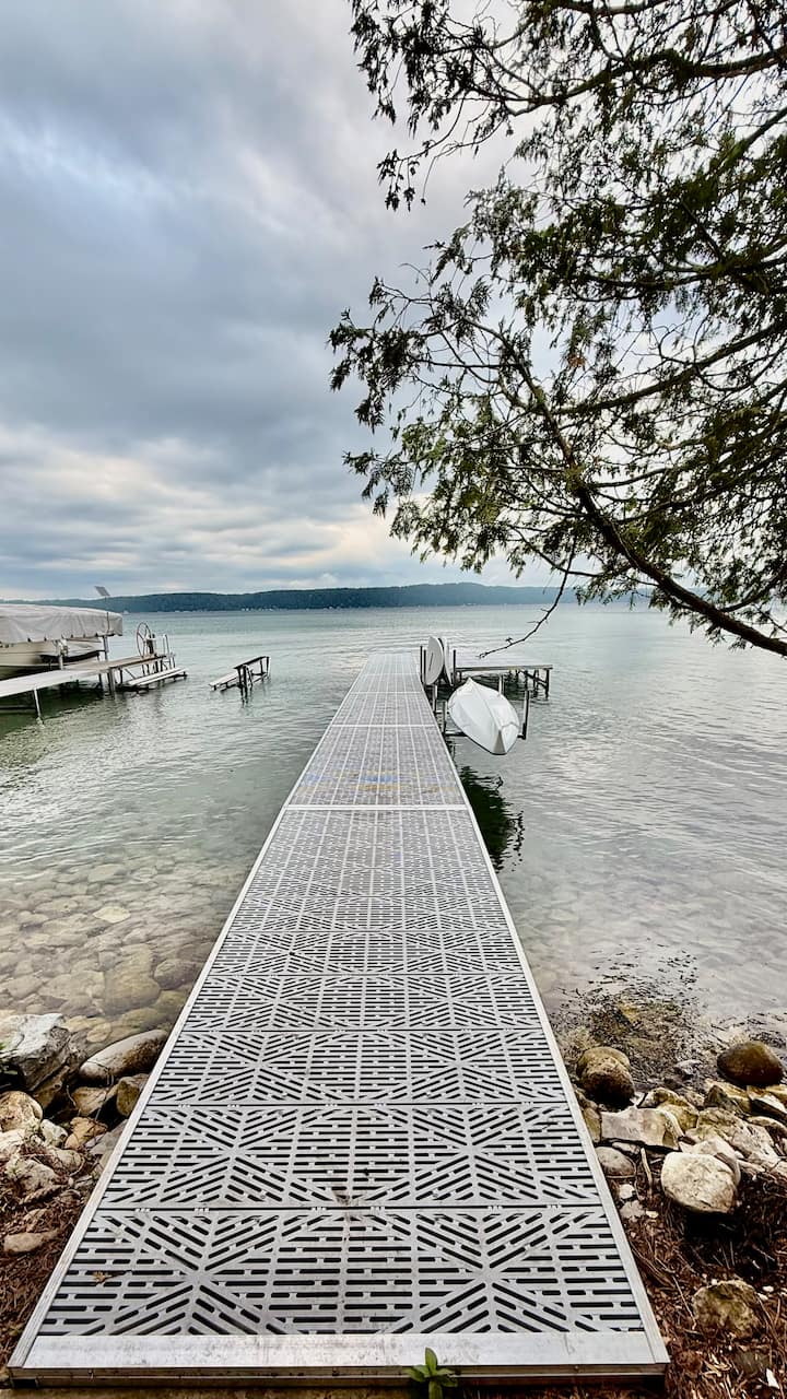 Crystal Lake Effect - Private Direct Lakefront!