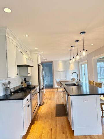 5 bedroom house with pool gallery image 4