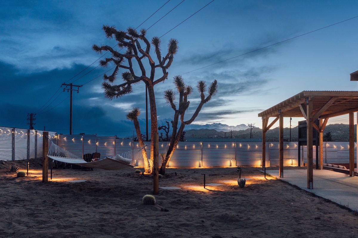 オアシスカスタムキュー OASIS エボニーストレート Modern Desert Oasis - Houses for Rent in Yucca Valley, California