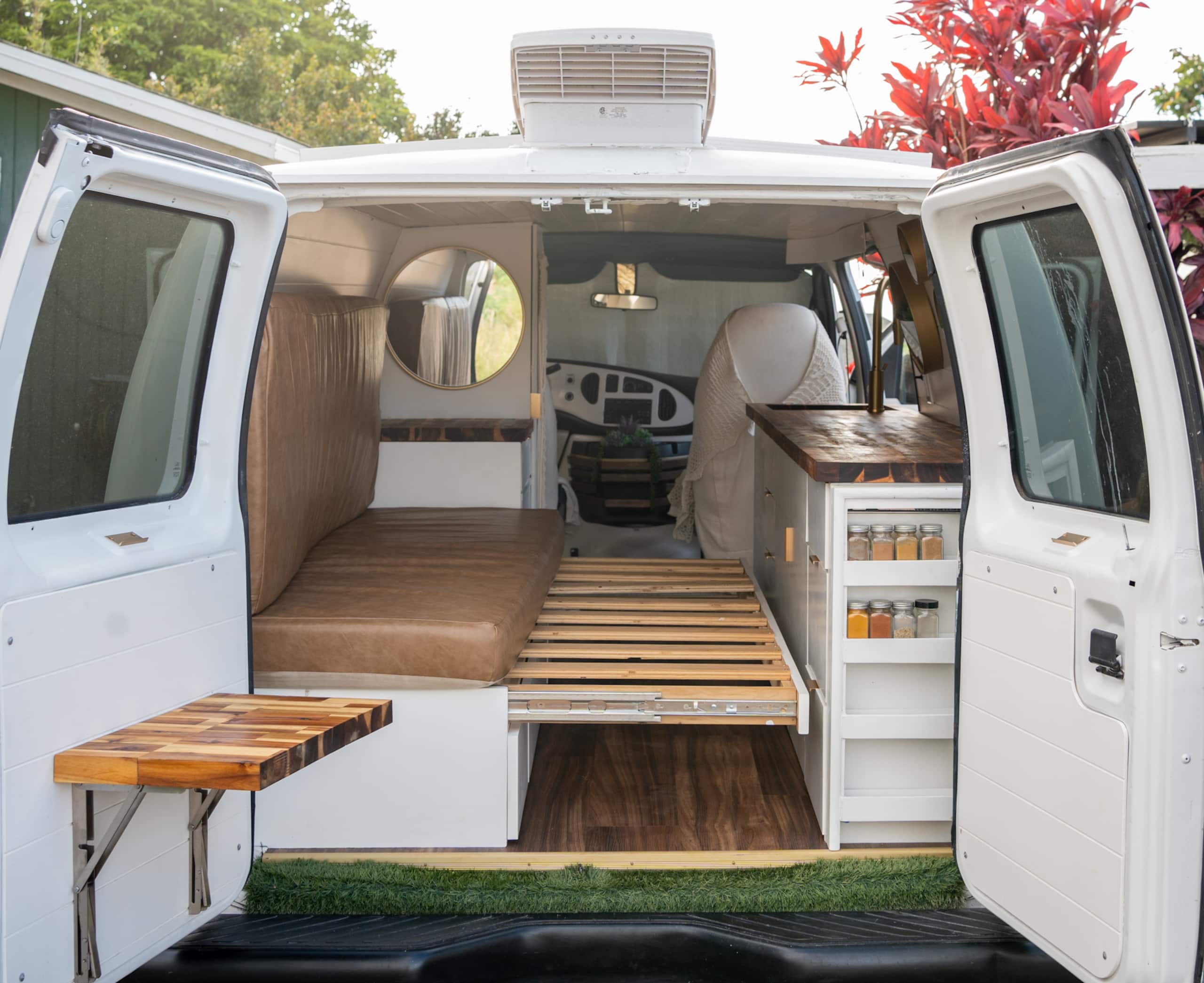 Ford E150 camper van - Image 3