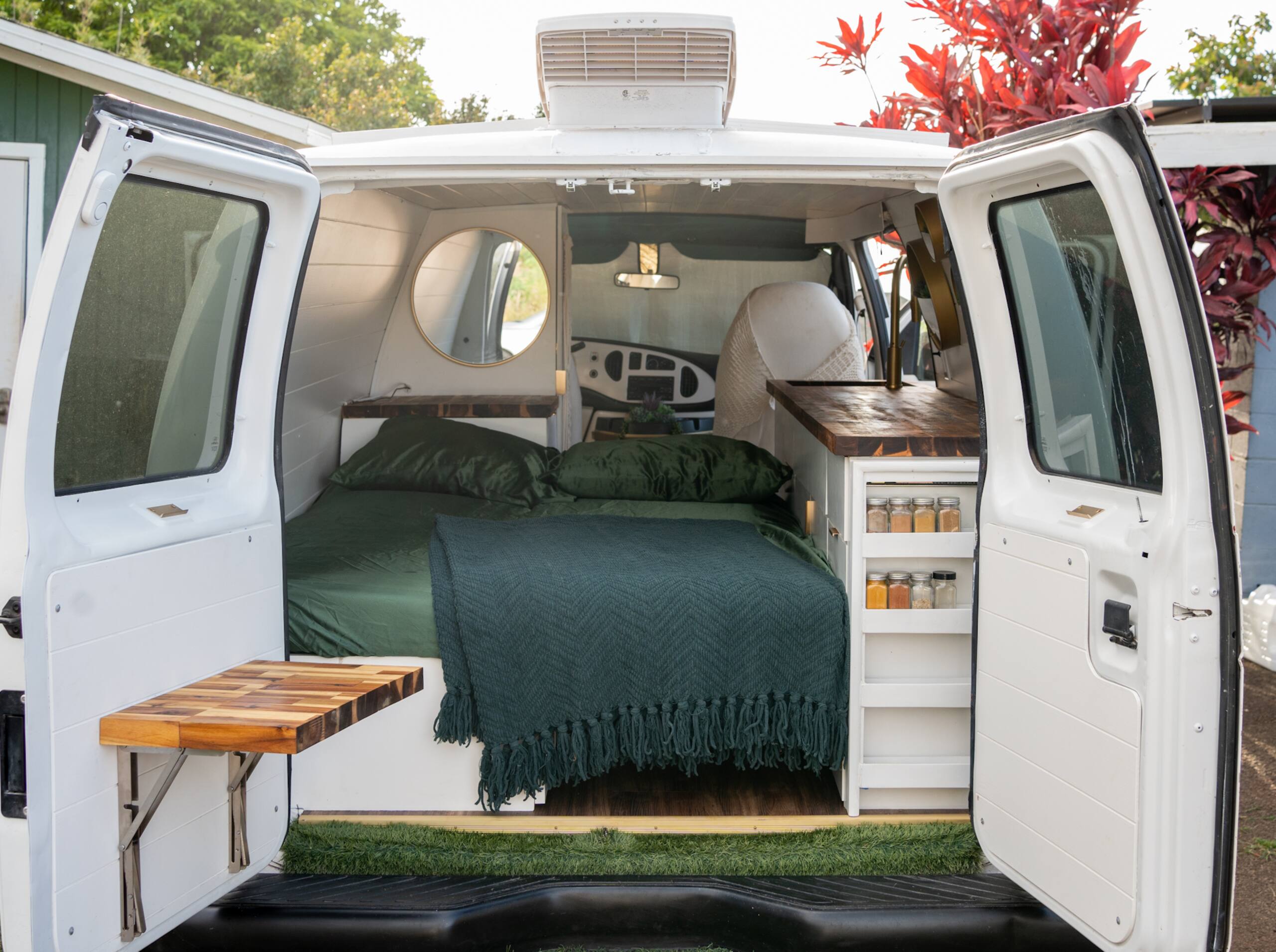 Ford E150 camper van - Image 7
