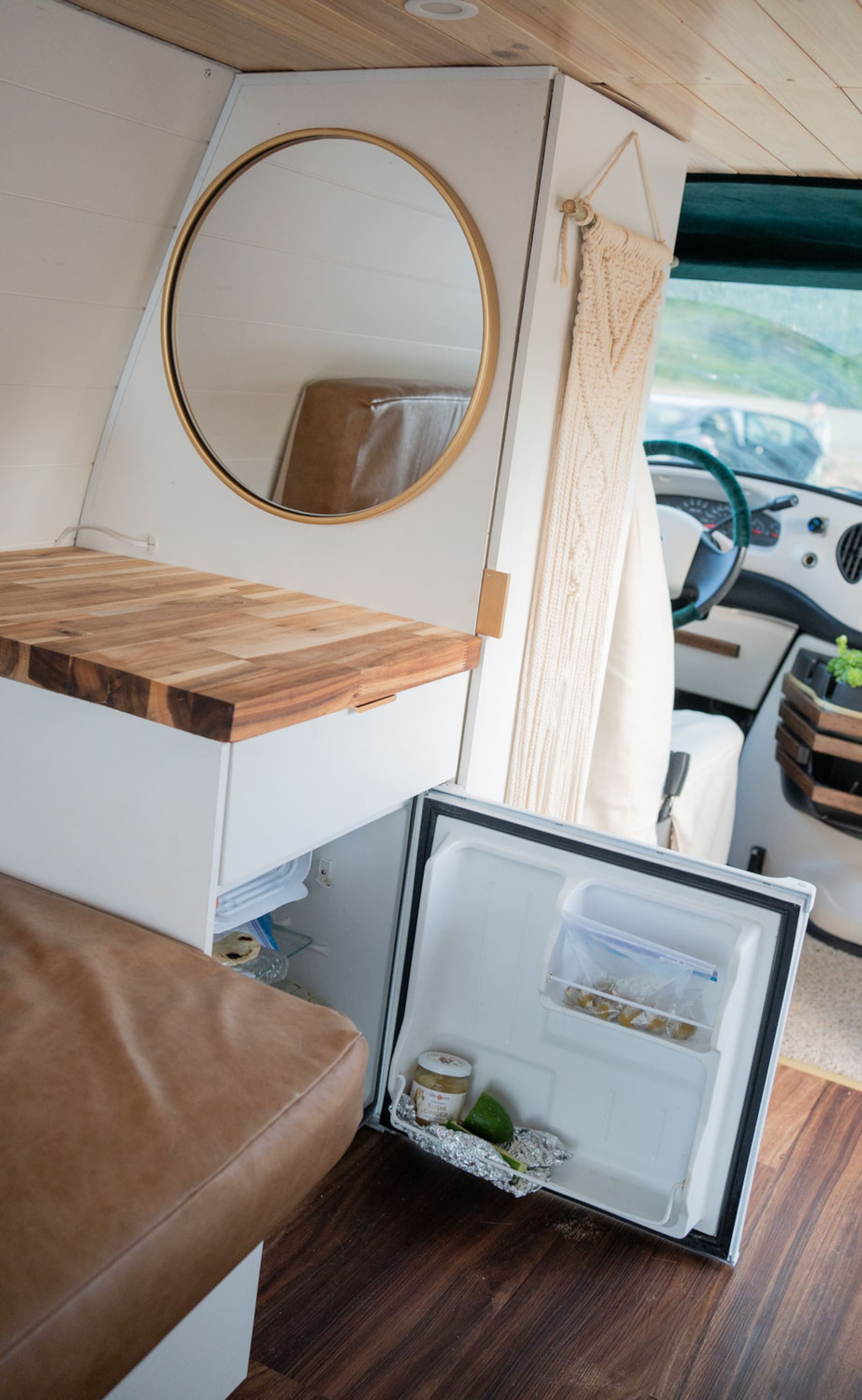 Ford E150 camper van - Image 10