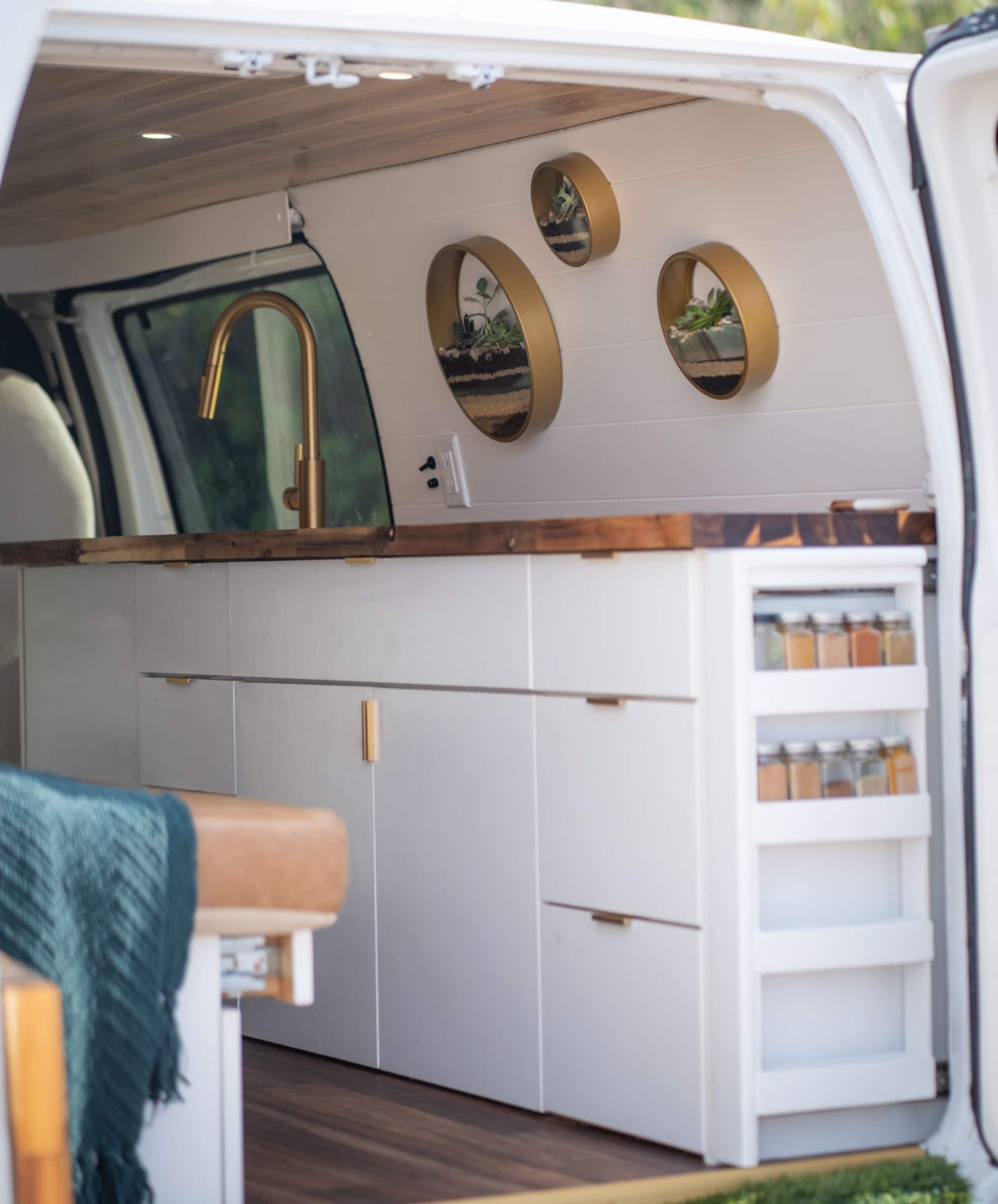 Ford E150 camper van - Image 5