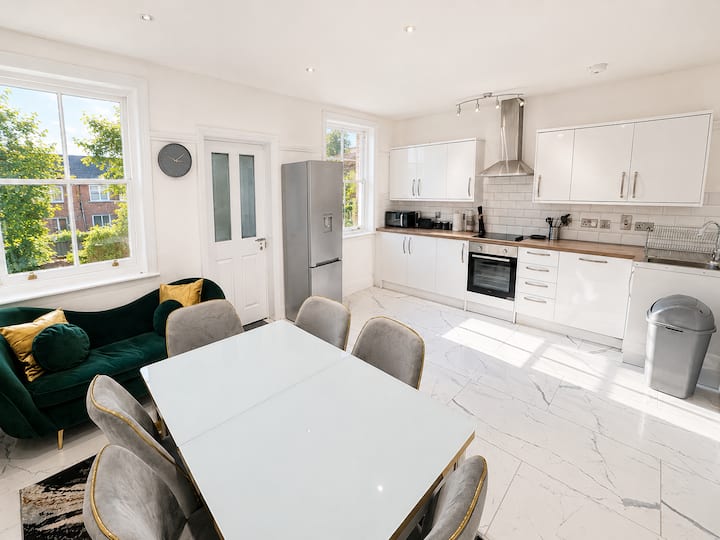 Massive-2 Bed/2 Bath~private Garden~free Parking - Croydon