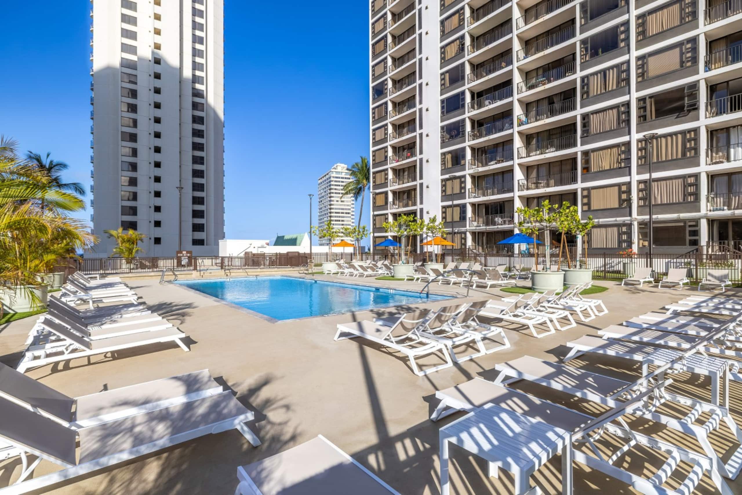 The Monstera, parking & beach - Image 37