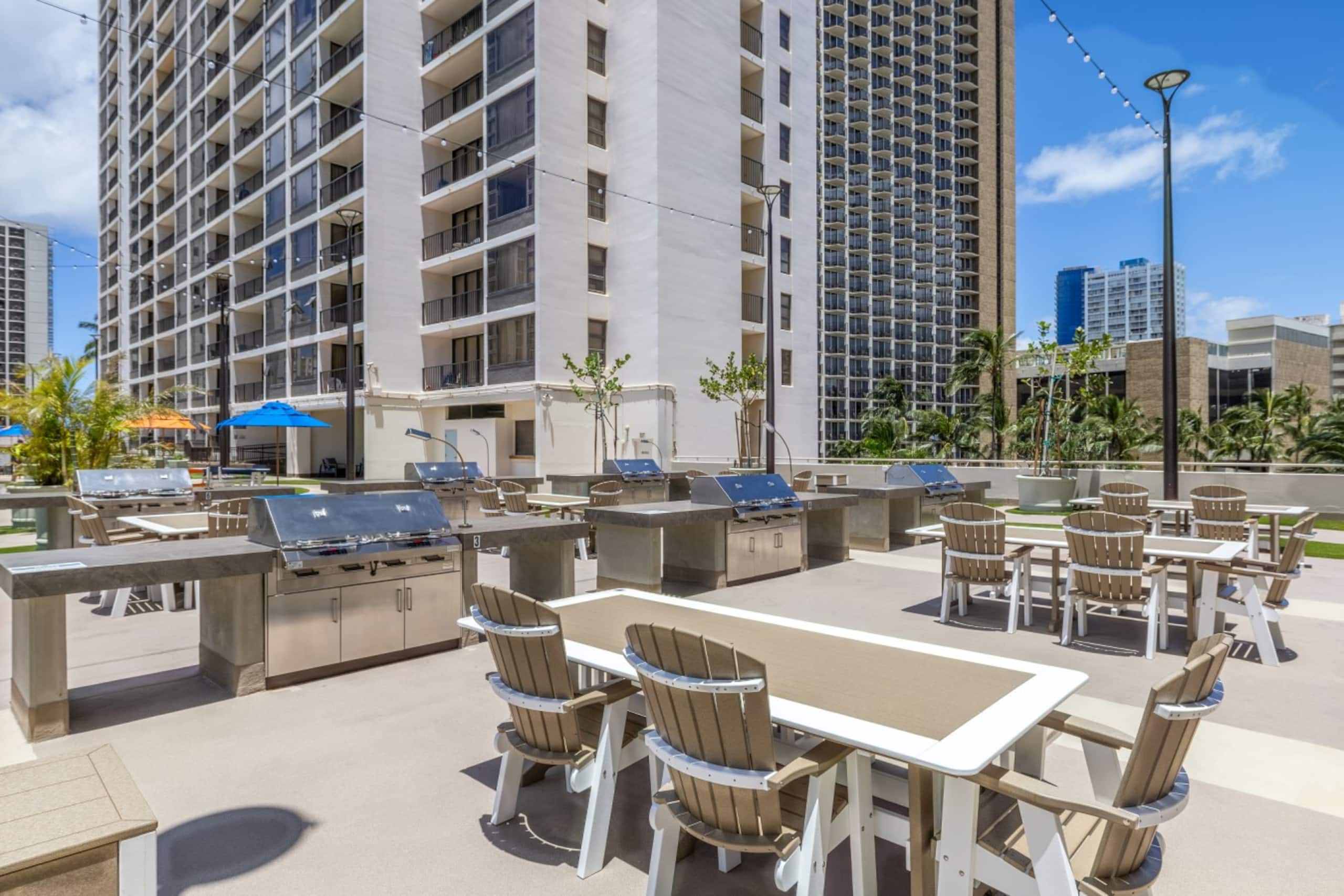 The Monstera, parking & beach - Image 39