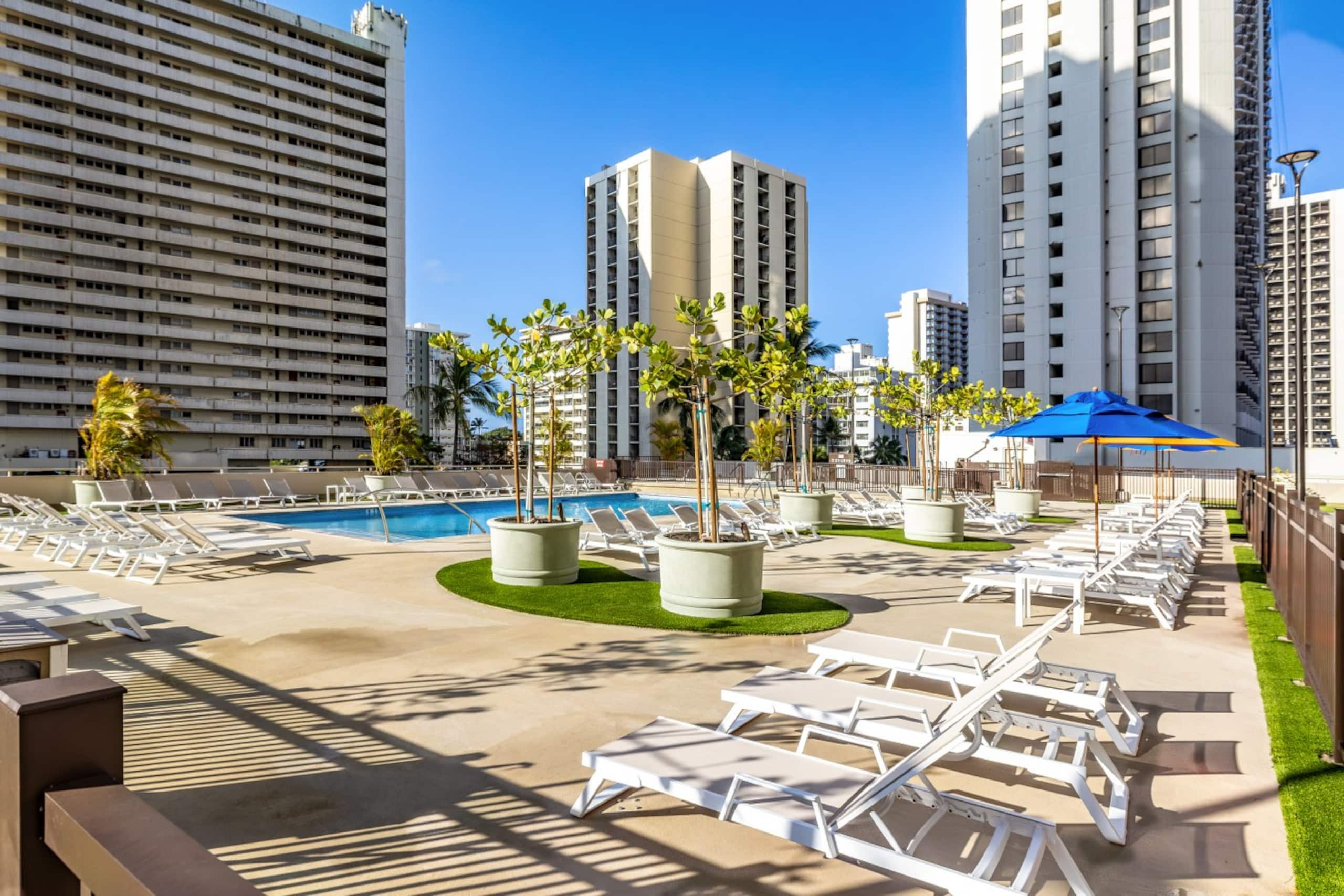 The Monstera, parking & beach - Image 48