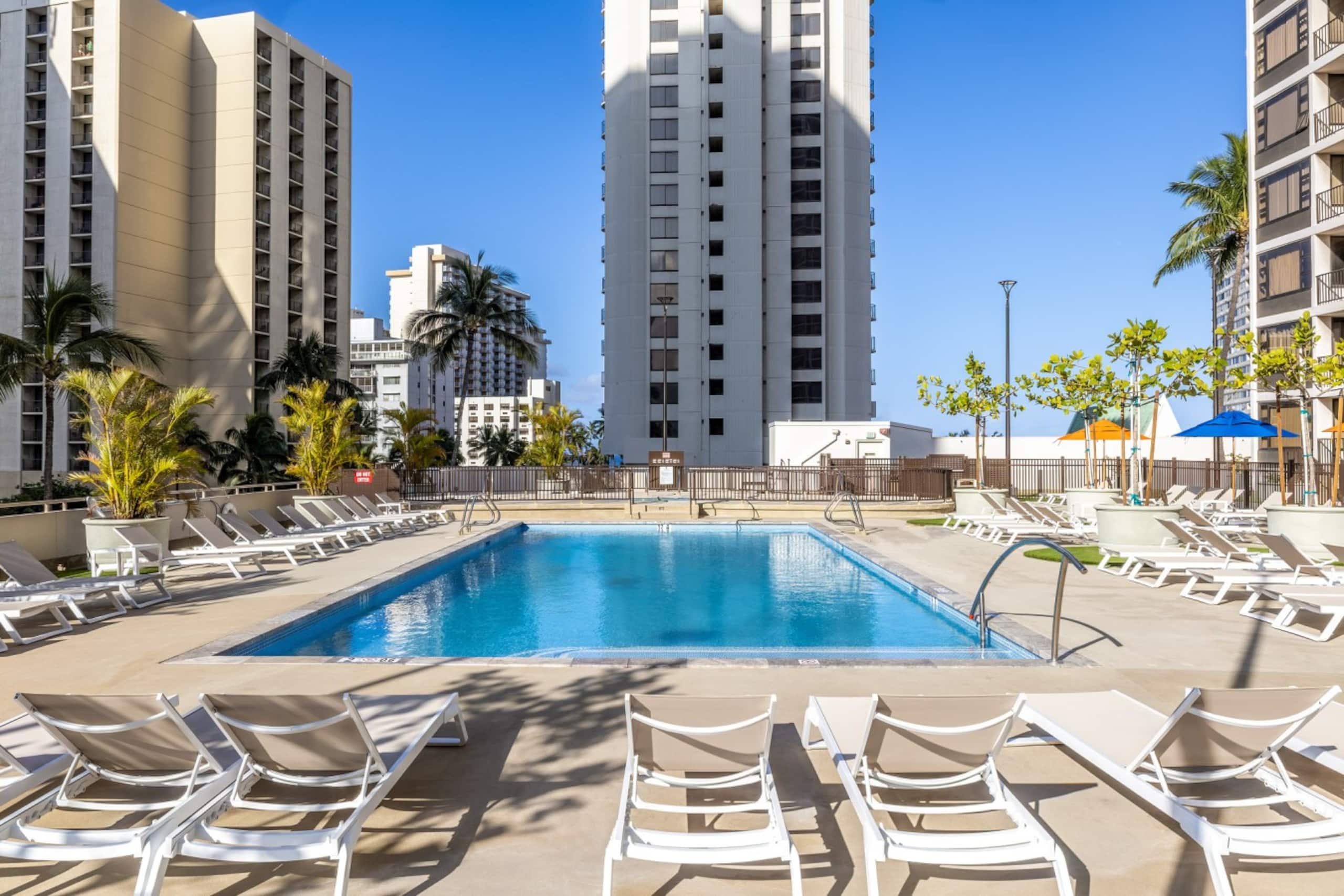 The Monstera, parking & beach - Image 41