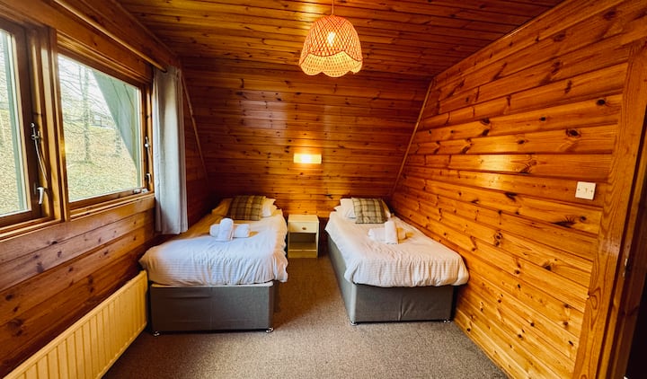 Twin Bedroom, Tor View Lodge at Finlake Resort & Spa, Chudleigh, Devon