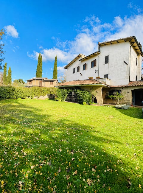 Tuscan villa with garden near Saturnia