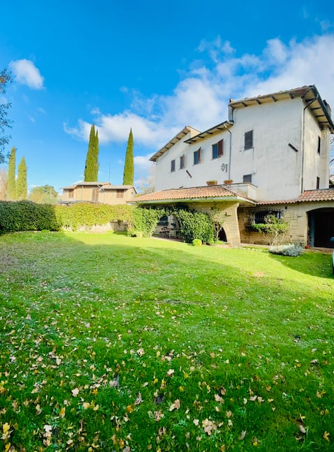 Tuscan villa with garden near Saturnia