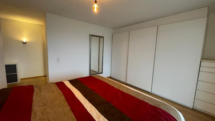 Dhomë gjumi me banjë të brendshme