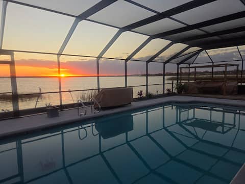 Nature lover's lakefront/Heated pool/Sunrise view